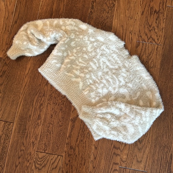 Soft, plush opened front sweater - Picture 6 of 8